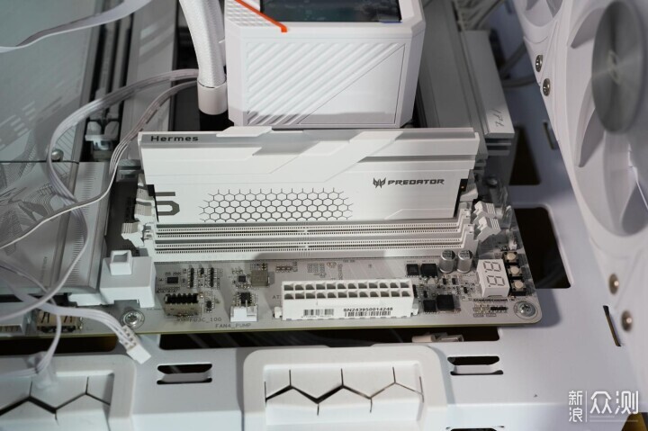打造漂亮和性能兼具的電腦用技嘉Z890冰雕主板_新浪眾測