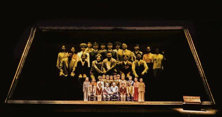 紫牛评紫金|话剧《父母爱情》：演绎时代温情的记忆