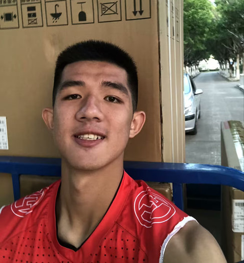 25岁职业球员改行卖肠粉：对中国足球死心了