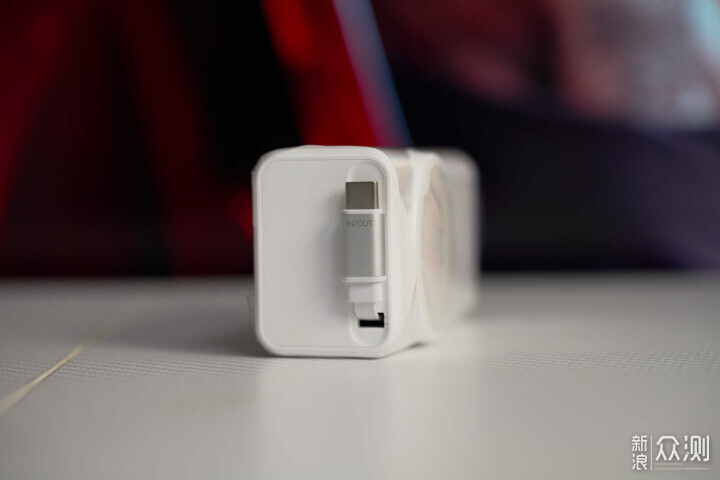 COS充電器?iWALK三合一能量兔開箱_新浪眾測