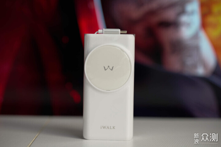 COS充電器?iWALK三合一能量兔開箱_新浪眾測