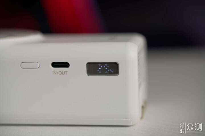 COS充電器?iWALK三合一能量兔開箱_新浪眾測