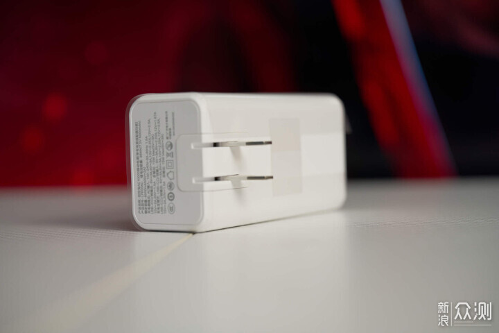 COS充電器?iWALK三合一能量兔開箱_新浪眾測