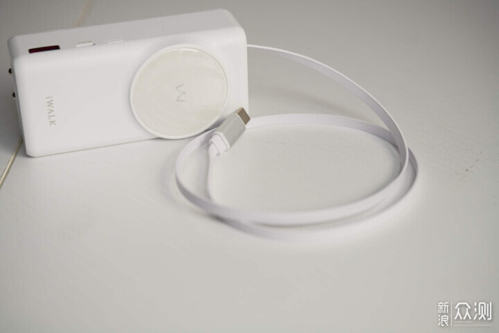 COS充電器?iWALK三合一能量兔開箱_新浪眾測