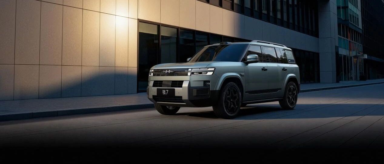 仅靠22万元的四驱版钛7便首月交付破万，比亚迪破局高端的差异化“爆款体系”已成型