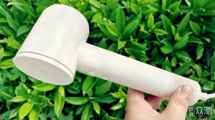 告別烘烤,擁抱清風,體驗米家高速吹風機_新浪眾測