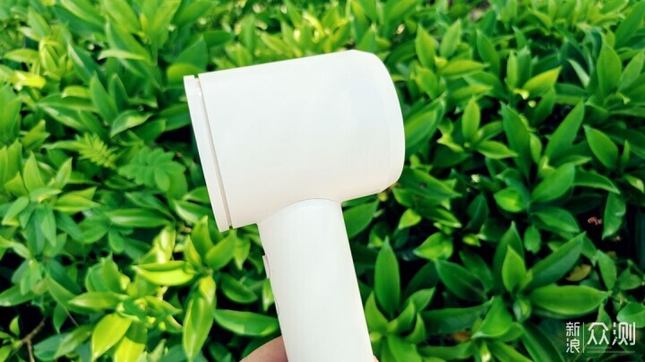 告別烘烤,擁抱清風,體驗米家高速吹風機_新浪眾測
