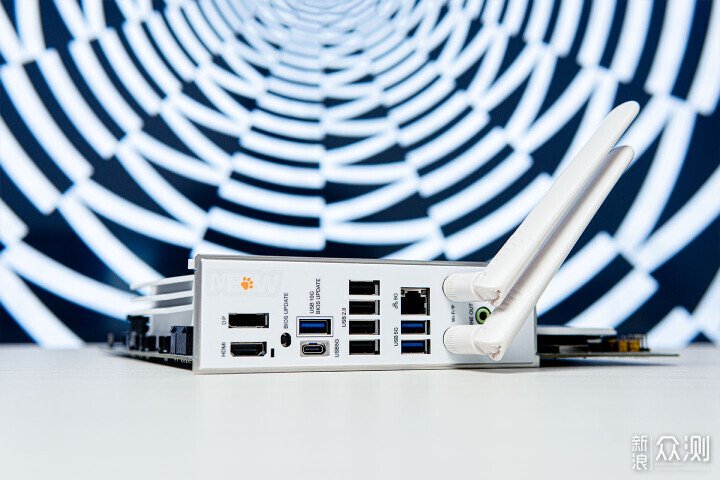 性價比拉滿,七彩虹B850M MEOW WIFI7主板測試_新浪眾測