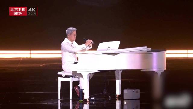 罗大佑《爱的箴言》亮相2025美好奇妙夜，诠释生命温柔注解