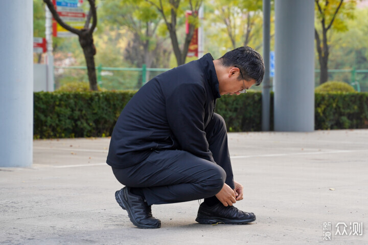 單導彈力休閑直筒褲,運動通勤一條搞定_新浪眾測