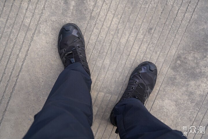 單導彈力休閑直筒褲,運動通勤一條搞定_新浪眾測