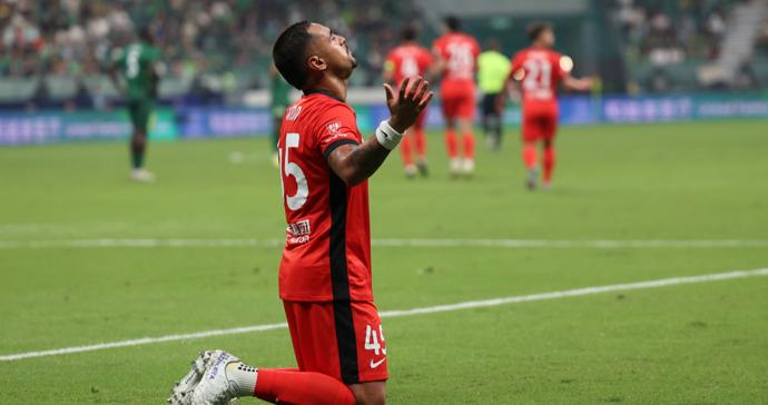 中超争冠悬念终结？海港、蓉城和申花先后出战，范德萨能否为领头羊带来好运