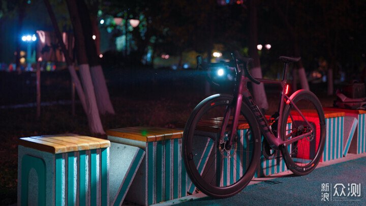 玩爆夜騎二百米遠光盯住你-邁極炫CBL1600PRO_新浪眾測