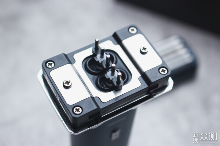 未野MRX剃鬚刀:五刀頭高轉速讓剃鬚成為享受_新浪眾測