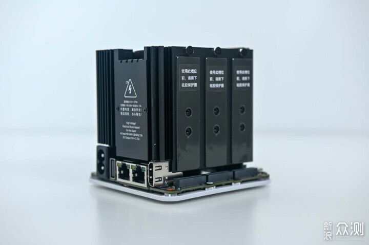 雙十一這款NAS一眼相中，零刻ME mini NAS_新浪眾測