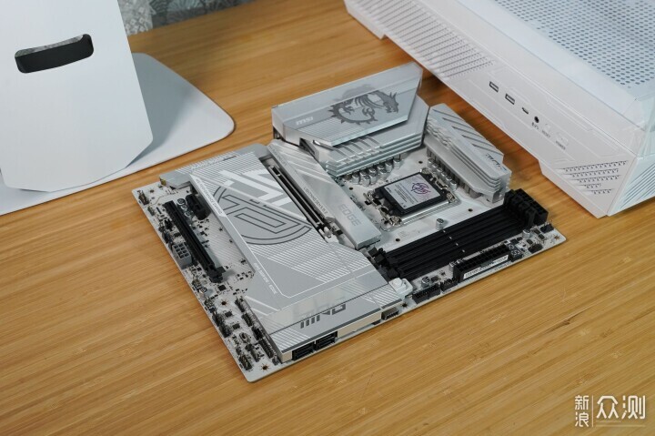 漂亮又能打,微星顯示器MPG 274URDFW E16M實測_新浪眾測