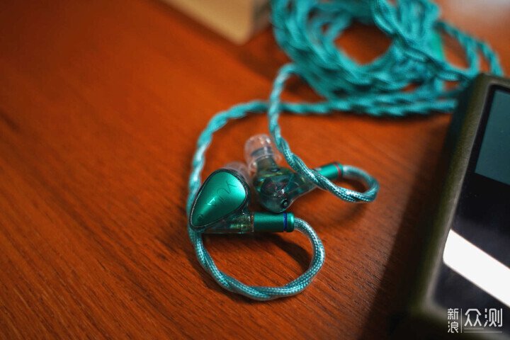 海貝YULA+R2：通勤聽歌 “不將就”_新浪眾測