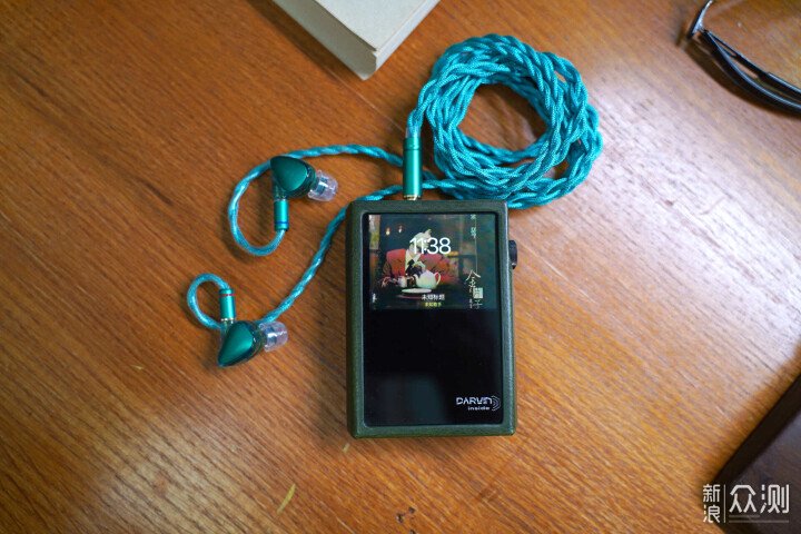 海貝YULA+R2：通勤聽歌 “不將就”_新浪眾測