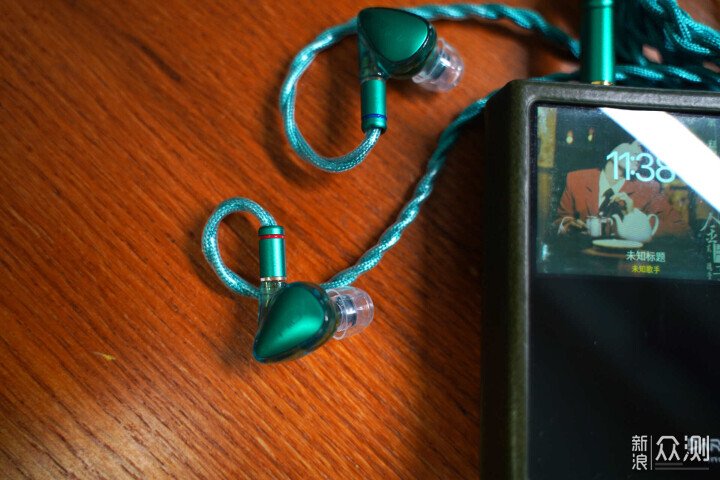 海貝YULA+R2：通勤聽歌 “不將就”_新浪眾測