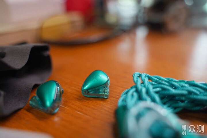 海貝YULA+R2：通勤聽歌 “不將就”_新浪眾測