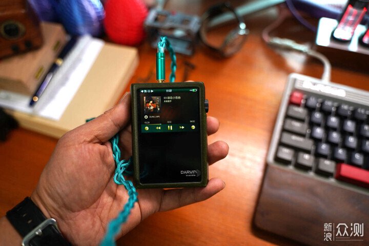 海貝YULA+R2：通勤聽歌 “不將就”_新浪眾測