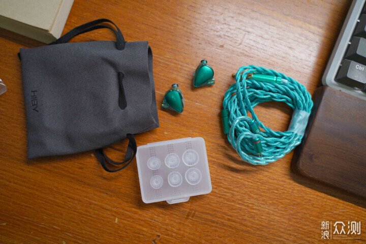 海貝YULA+R2：通勤聽歌 “不將就”_新浪眾測