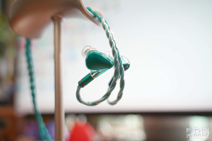 海貝YULA+R2：通勤聽歌 “不將就”_新浪眾測