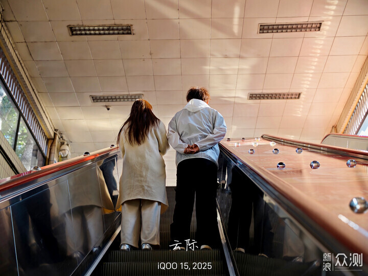 詳談iQOO15手機的拍照功能的強大和樂趣多多_新浪眾測