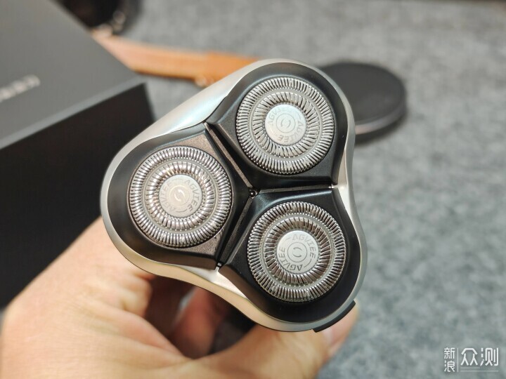 未野MAX剃鬚刀：23000高轉速，千元級享受！_新浪眾測