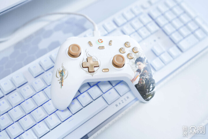 為了那句“小孩依舊”,我入手了這款冠軍手柄_新浪眾測