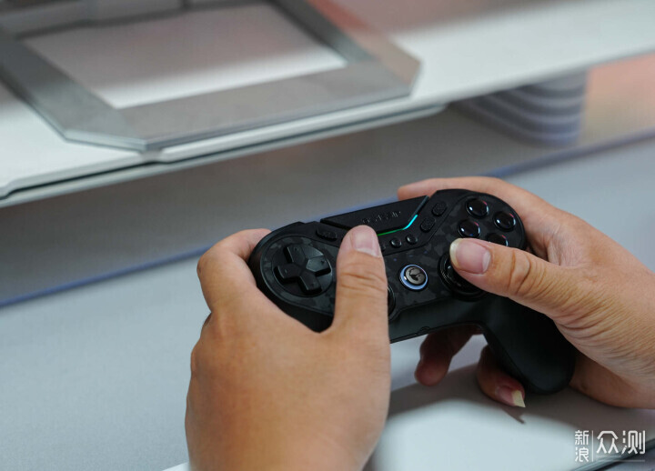 為了那句“小孩依舊”,我入手了這款冠軍手柄_新浪眾測