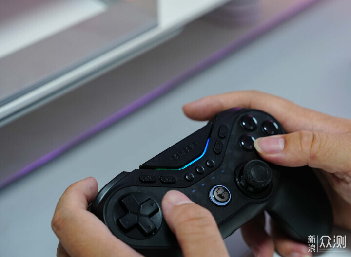 為了那句“小孩依舊”,我入手了這款冠軍手柄_新浪眾測