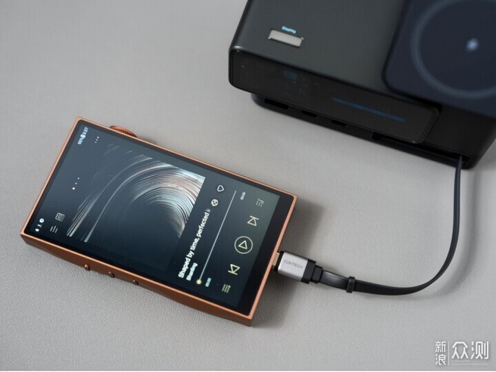 299元的桌面充電中心,讓我扔掉了所有充電頭_新浪眾測