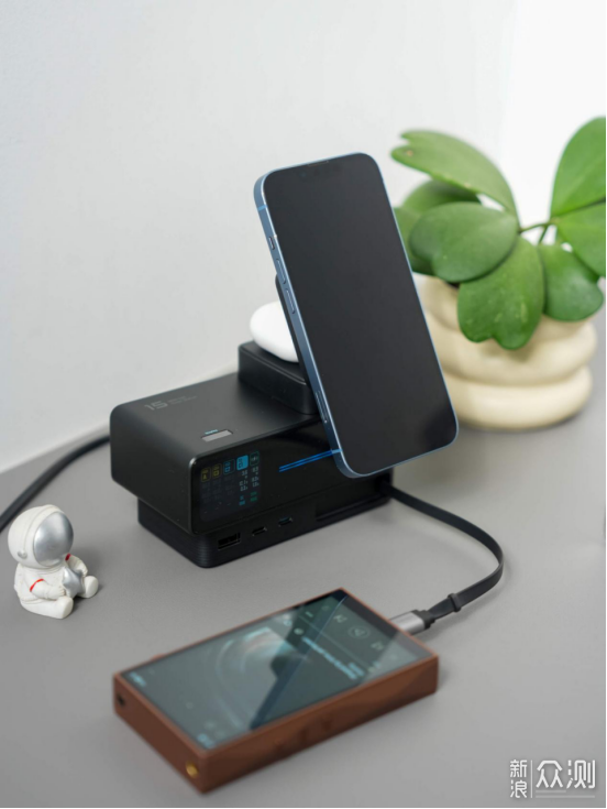 299元的桌面充電中心,讓我扔掉了所有充電頭_新浪眾測