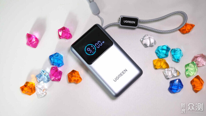 三口同充智能數顯 - 綠聯能量湃Pro55W充電寶_新浪眾測