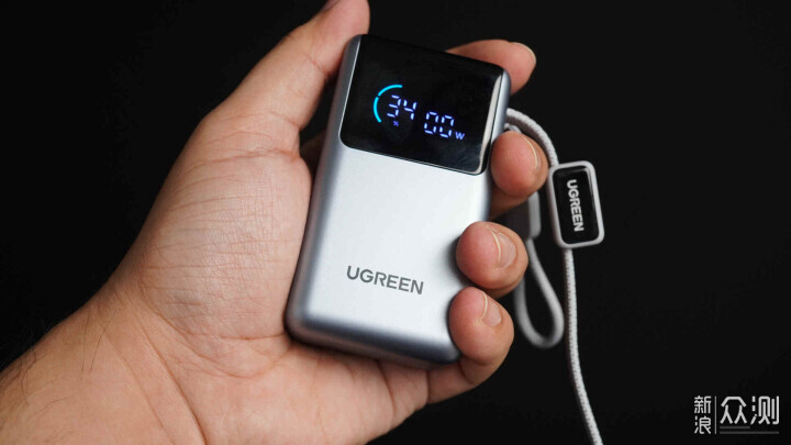 三口同充智能數顯 - 綠聯能量湃Pro55W充電寶_新浪眾測