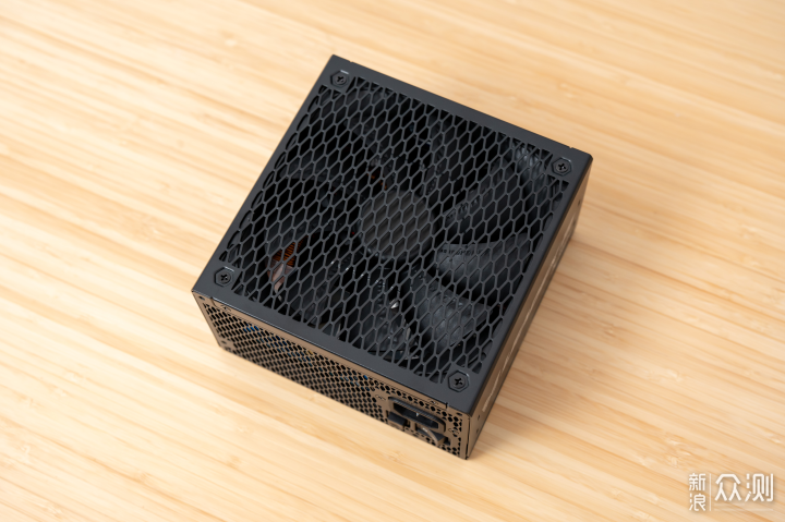 澎湃電力釋放:振華LEADEX III PE 1000W電源_新浪眾測