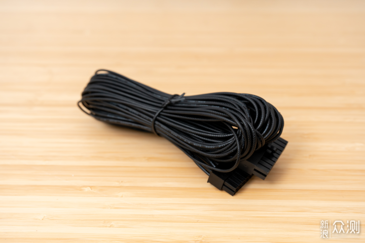 澎湃電力釋放:振華LEADEX III PE 1000W電源_新浪眾測