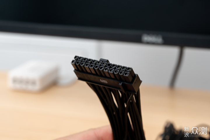 澎湃電力釋放:振華LEADEX III PE 1000W電源_新浪眾測