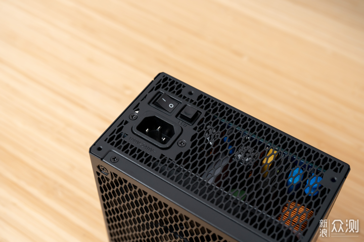 澎湃電力釋放:振華LEADEX III PE 1000W電源_新浪眾測