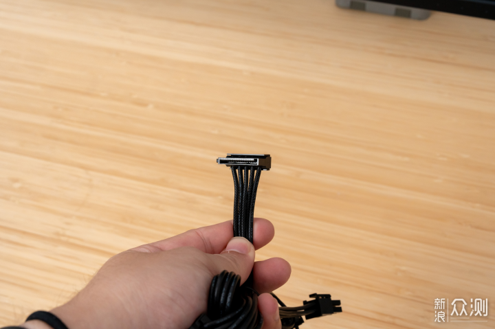 澎湃電力釋放:振華LEADEX III PE 1000W電源_新浪眾測