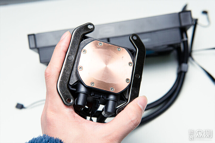 為4k遊戲準備，1.5W黑色MATX整機分享_新浪眾測