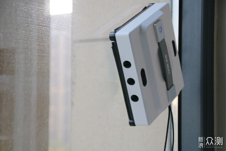 高空擦窗不再難!希亦W1擦窗機器人評測體驗_新浪眾測