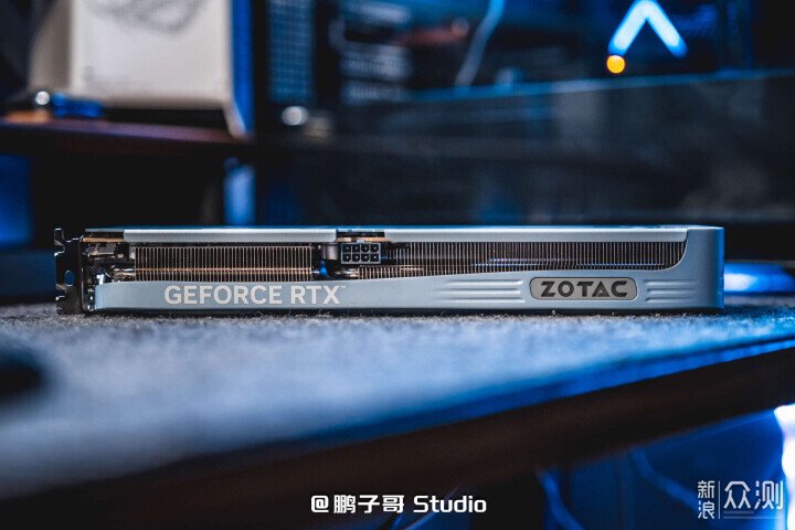 高顏值AI向白色主題裝機_新浪眾測