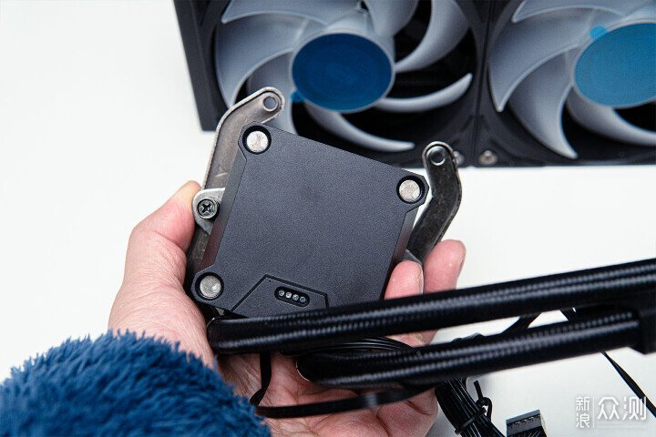 為4k遊戲準備，1.5W黑色MATX整機分享_新浪眾測