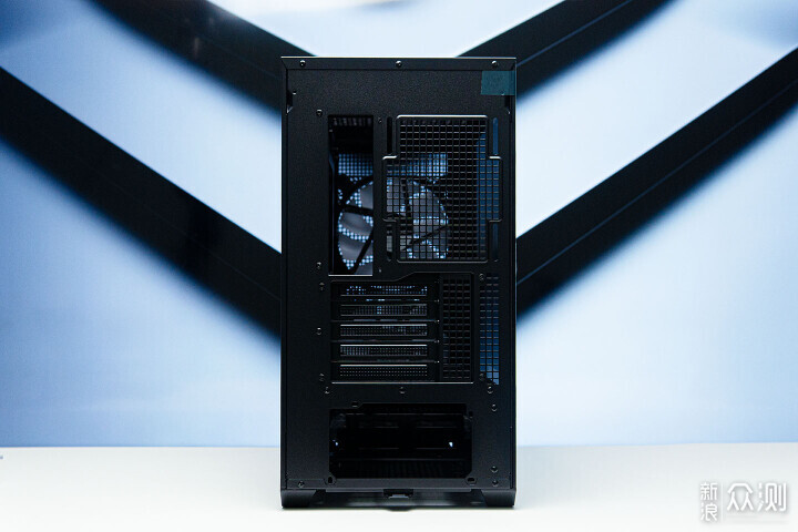 為4k遊戲準備，1.5W黑色MATX整機分享_新浪眾測