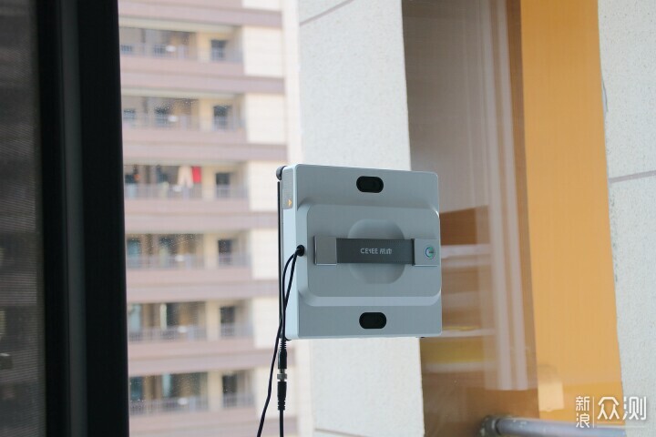 高空擦窗不再難!希亦W1擦窗機器人評測體驗_新浪眾測