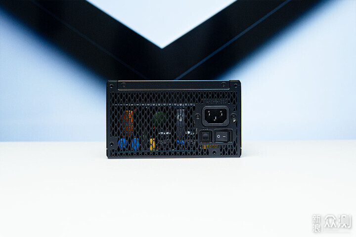 為4k遊戲準備，1.5W黑色MATX整機分享_新浪眾測