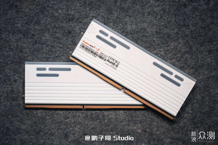 高顏值AI向白色主題裝機_新浪眾測