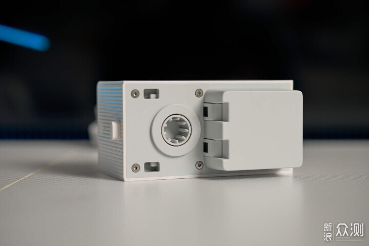 Aqara C200:Apple原生支援的智能隱形窗簾電機_新浪眾測